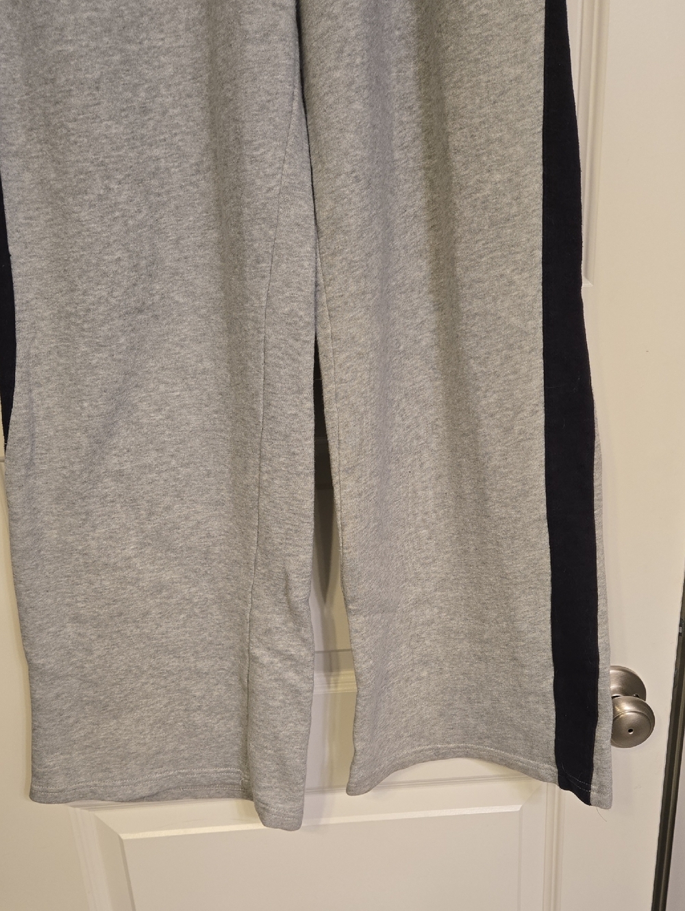 BRANDY MELVILLE ππwide LegWomen's Grey Sweatpants Navy Side Panels - Picture 3 of 6